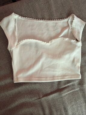 Women’s Lace-Trim Ribbed Crop Top - White